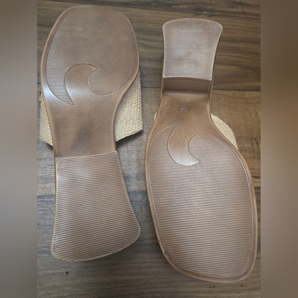 Hillard & Hanson Beige and White Floral Slide Sandals - Picture 3 of 4